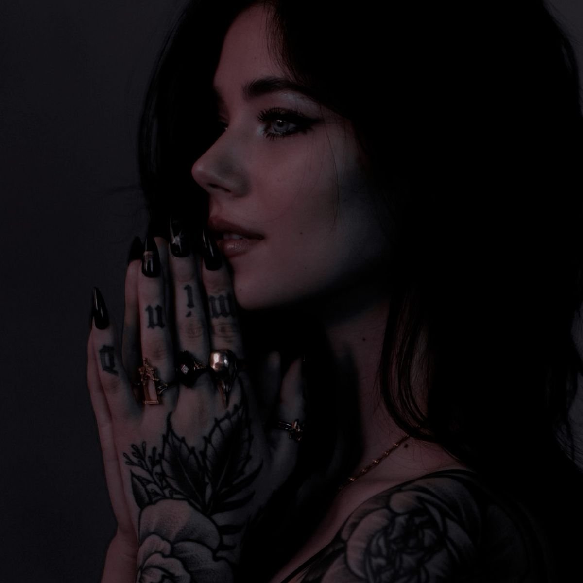 ℜ𝒂𝒗𝒆𝒏𝒂 - Deslog tweet media