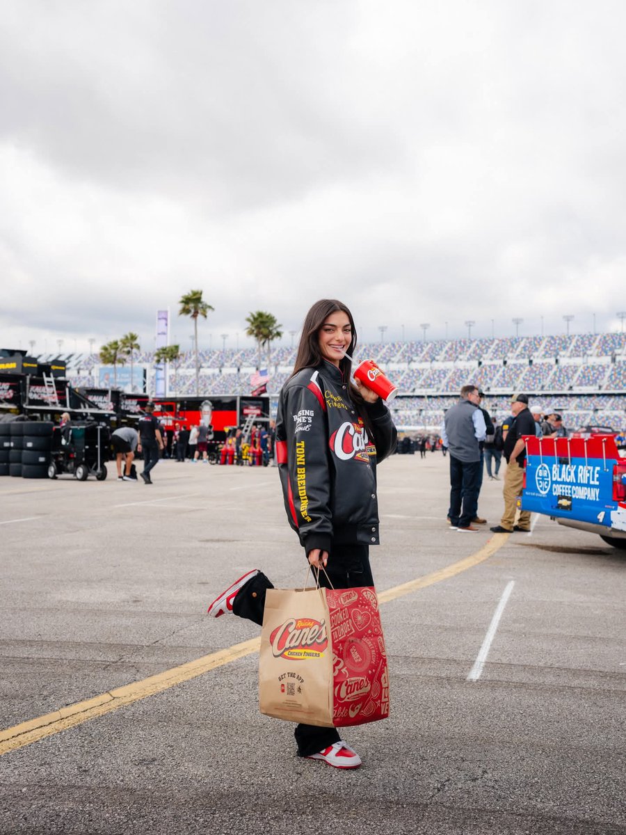 Toni B. |Not @ToniBreidinger.| tweet media