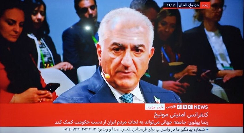 پهلوی دیگر بدل به تكه‌اى از پازل زيست اجتماعى ايرانيان شده. ۱۰۵ سال است که سه نسل از دودمان پهلوی 'سوشیانت' ایران شده‌اند. رضاشاه‌کبیر لحظه‌ٔ تنفس عمیق و نجات‌بخش فلات ایران در بازنده‌ترین روزگار این مملکت بود. آریامهر ایران را در جهنم جنگ جهانی دوم به ثروتمندترین کشور آسیا بدل