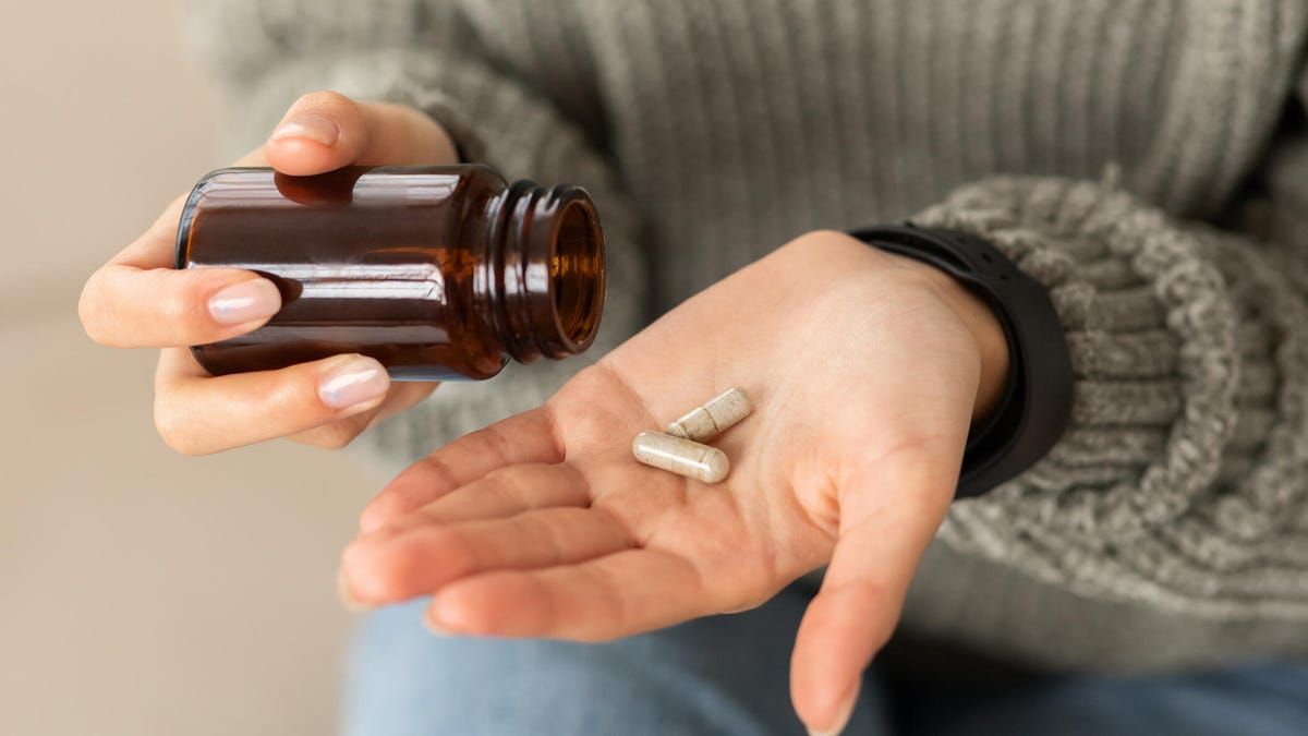 DiverseElders's tweet image. It's important to eat a balanced #diet to get all the #nutrients and #vitamins your body needs to thrive. As you age, it becomes harder for the body to absorb nutrients, which means you may need to take #supplements. Here are 6 #vitamins you should take! buff.ly/FAqC6Op
