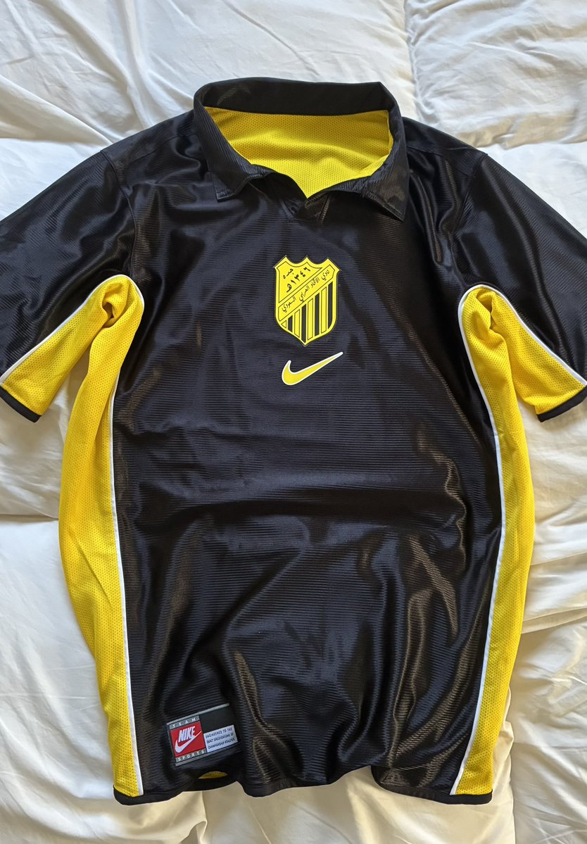 بمناسبة الفوز 🎁🎁🎁🎁
سحب على تيشيرت الاتحاد 💛🖤💛🖤

بتصميم خاص من <a href="/SNORKY_o/">SNORKY</a> 🤩🔥

الشروط :
رتويت للتغريده 
فولو : <a href="/SNORKY_o/">SNORKY</a> + <a href="/ka7cnm/">M</a>