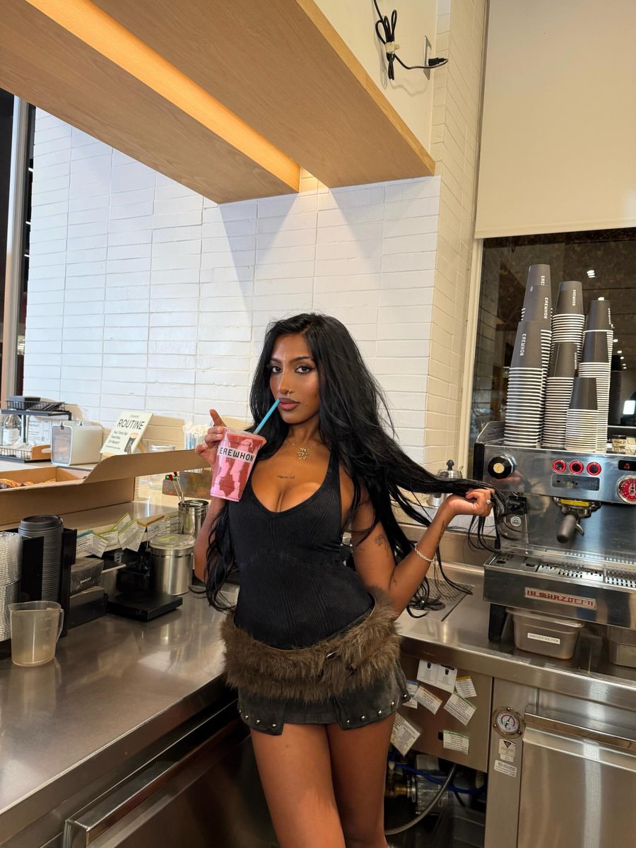 lara pics tweet media