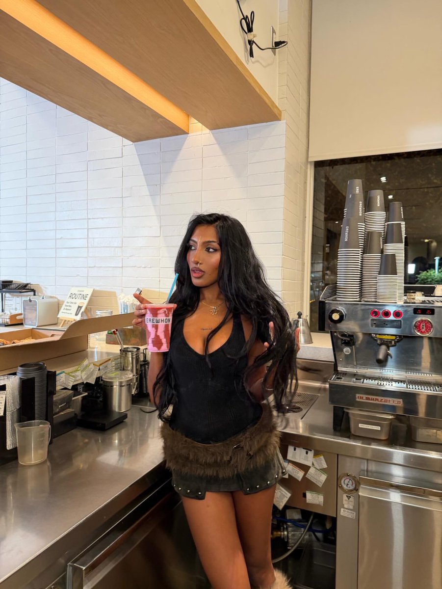 lara pics tweet media