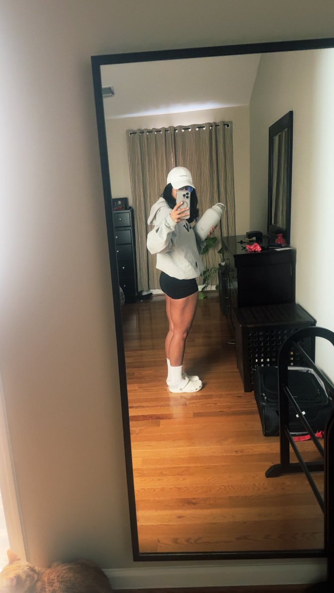 beanie ☁️ tweet media