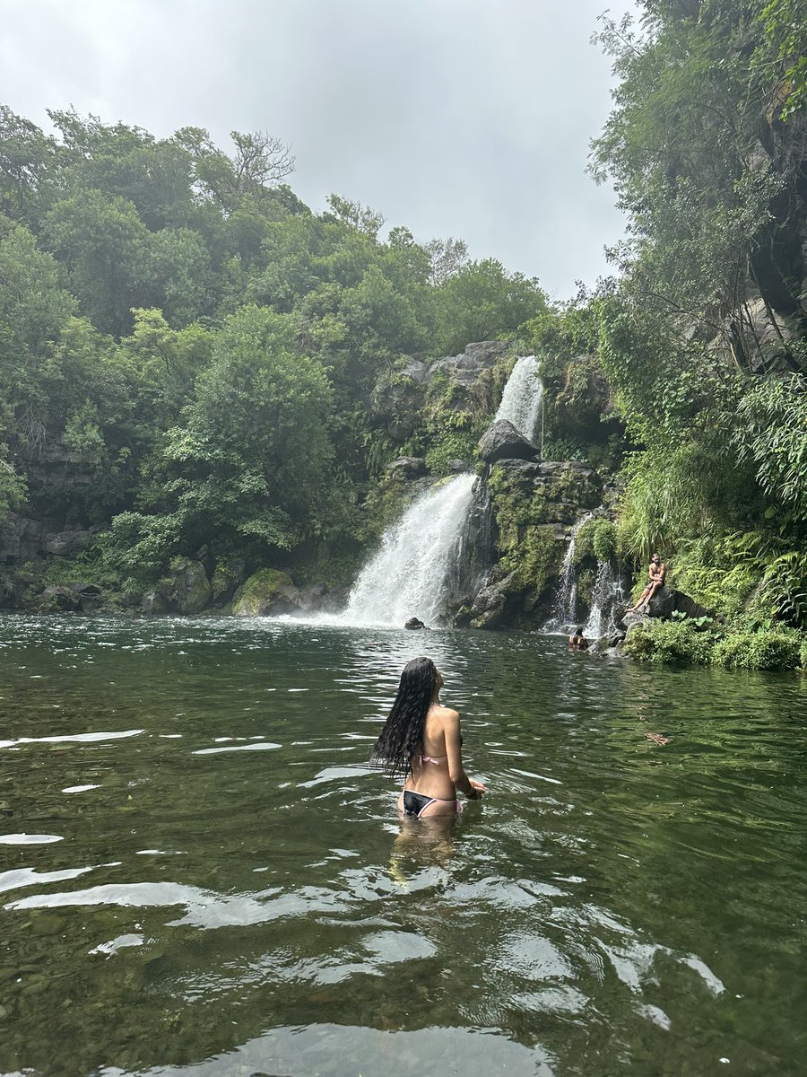 clavxo's tweet photo. la réunion <3 https://t.co/ODPehuTrA0