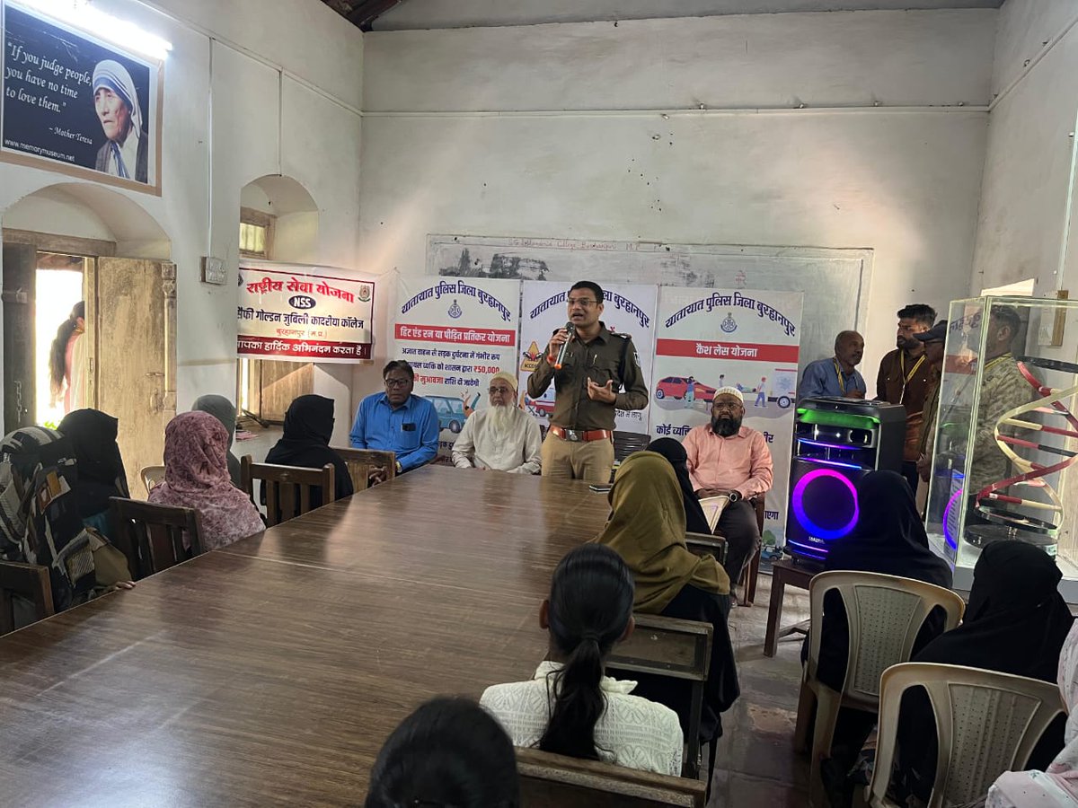 मध्यप्रदेश राष्ट्रीय सेवा योजना अंतर्गत देवी अहिल्या विश्वविद्यालय इंदौर अंतर्गत बुरहानपुर जिले की राष्ट्रीय सेवा योजना द्वारा सात दिवसीय विशेष शिविर के आयोजन में मतदाता जागरूकता हेतु विशेष प्रयास किए गए और सत्र के साथ साथ शपथ दिलाई गई। 
#mpnss #nssindia #nssdavv