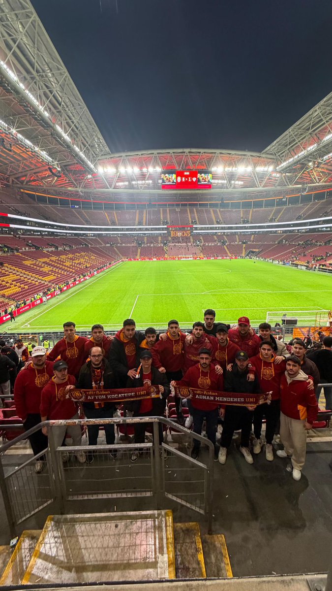 CİMBOM ÇAĞIR YETER .

GALATASARAY'ımızı eyüpspor karşısında Rams Park’da yalnız bırakmadık.