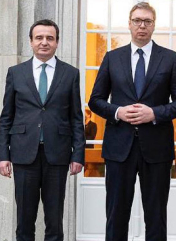 Braco Srbi sa KiM molim Vas organizujte se sami. Vucic Vas je prodao. A izvršioci izdaje su Radojicic, rektor Arsic i pijuni iz Srpske liste. Prosveta i Zdravstvo sigurno će se utopiti u sistem Kosova. Tu dileme nema. Tražite razumno rešenje. Ima ga. Ima nas koji smo uz vas.