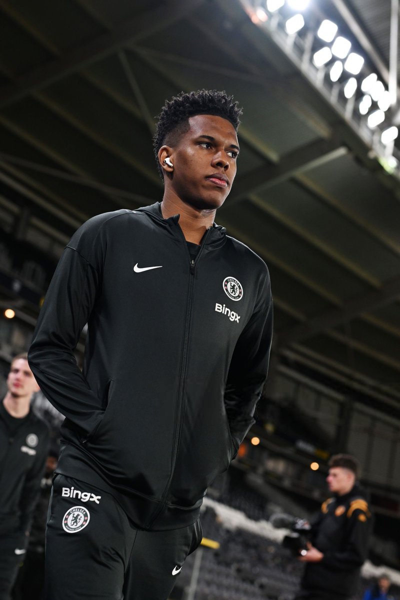 Time to enjoy the Estêvão show! 🇧🇷🔵