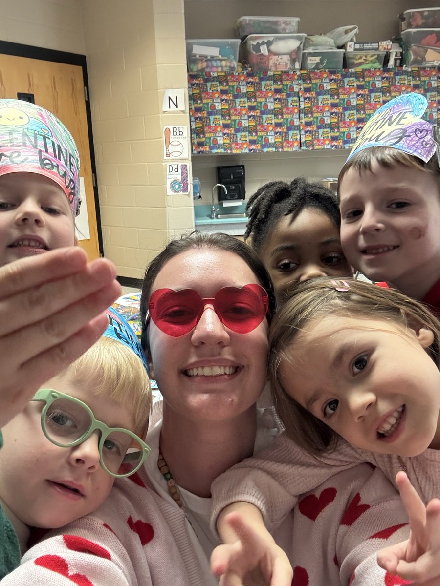 Athena Cira tweet media