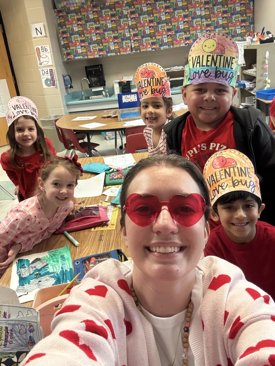 Athena Cira tweet media