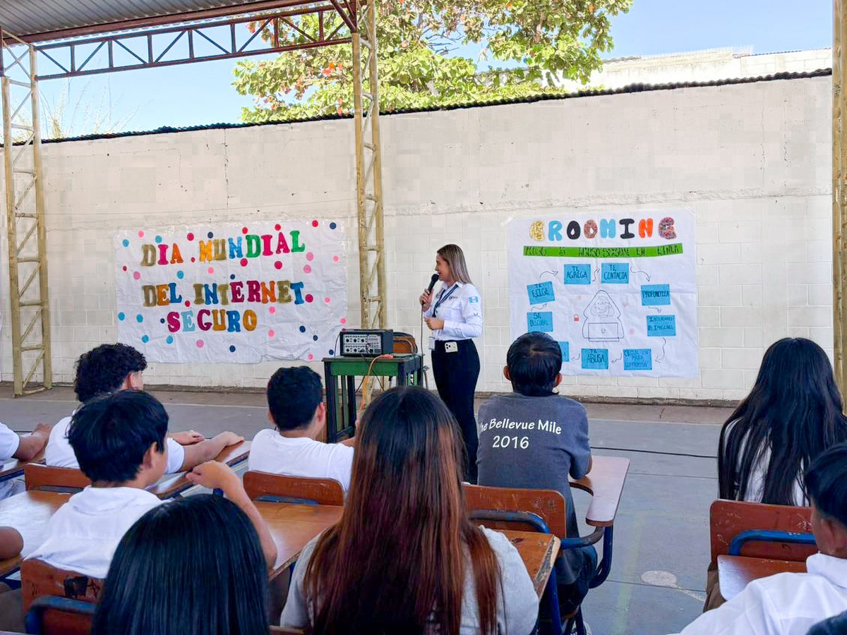 Más de 200 estudiantes de la Telesecundaria de Aldea La Fragua, #Zacapa, participaron en una charla sobre el uso responsable de las redes sociales y la prevención de ciberdelitos, gracias al trabajo coordinado entre <a href="/UPCV_gt/">UPCV</a> y #CONJUVE. 💻📱

#AZacapaSeLeResponde