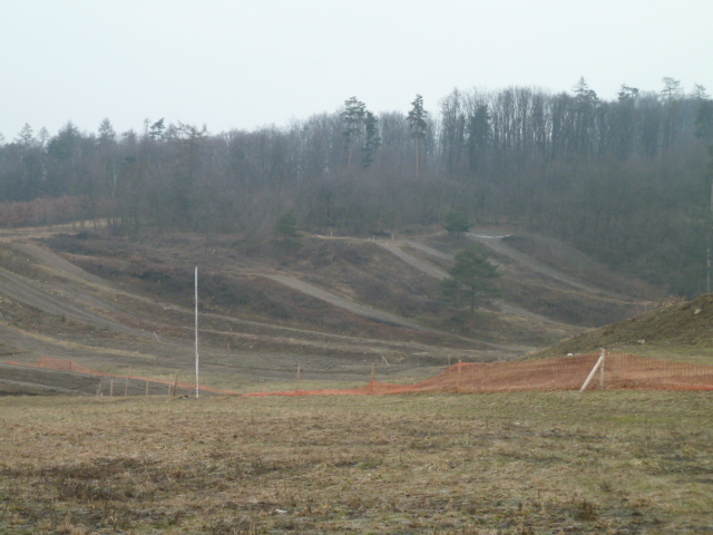 Multifunkční polygon pro výcvik hasičů by měl v budoucnu vzniknout v Dolní Dlouhé Loučce. ÚZSVM předal <a href="/hasici_cr/">Hasičský záchranný sbor ČR</a> 17 pozemků o rozloze téměř tří hektarů.

→ uzsvm.gov.cz/hasici-ziskali…