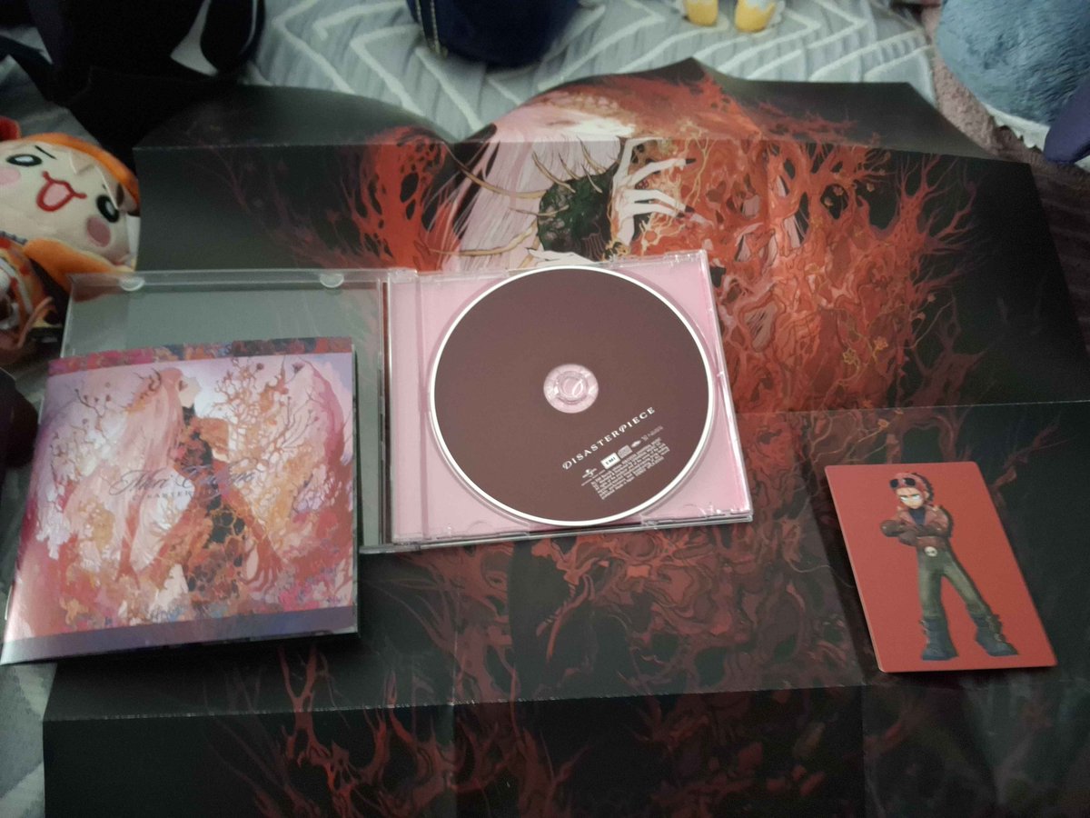 #DISASTERPIECE I find it too funny that i got it on a friday and it has this new music friday sticker-

but WOHOOO IT LOOKS AMAZING, can´t wait to blast it in my car, less gooo

and yes, GG wanted to join xD