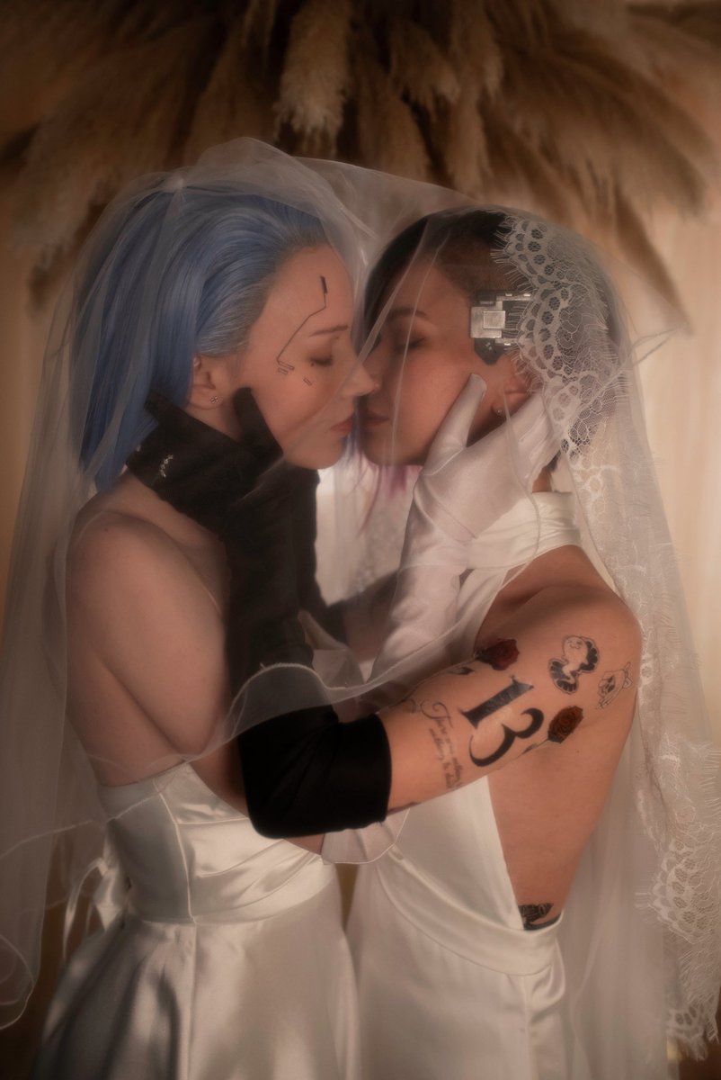 Happy Valentine’s Day 💜

#cyberpunk2077 
Cosplay inspired by fanart ⬇️