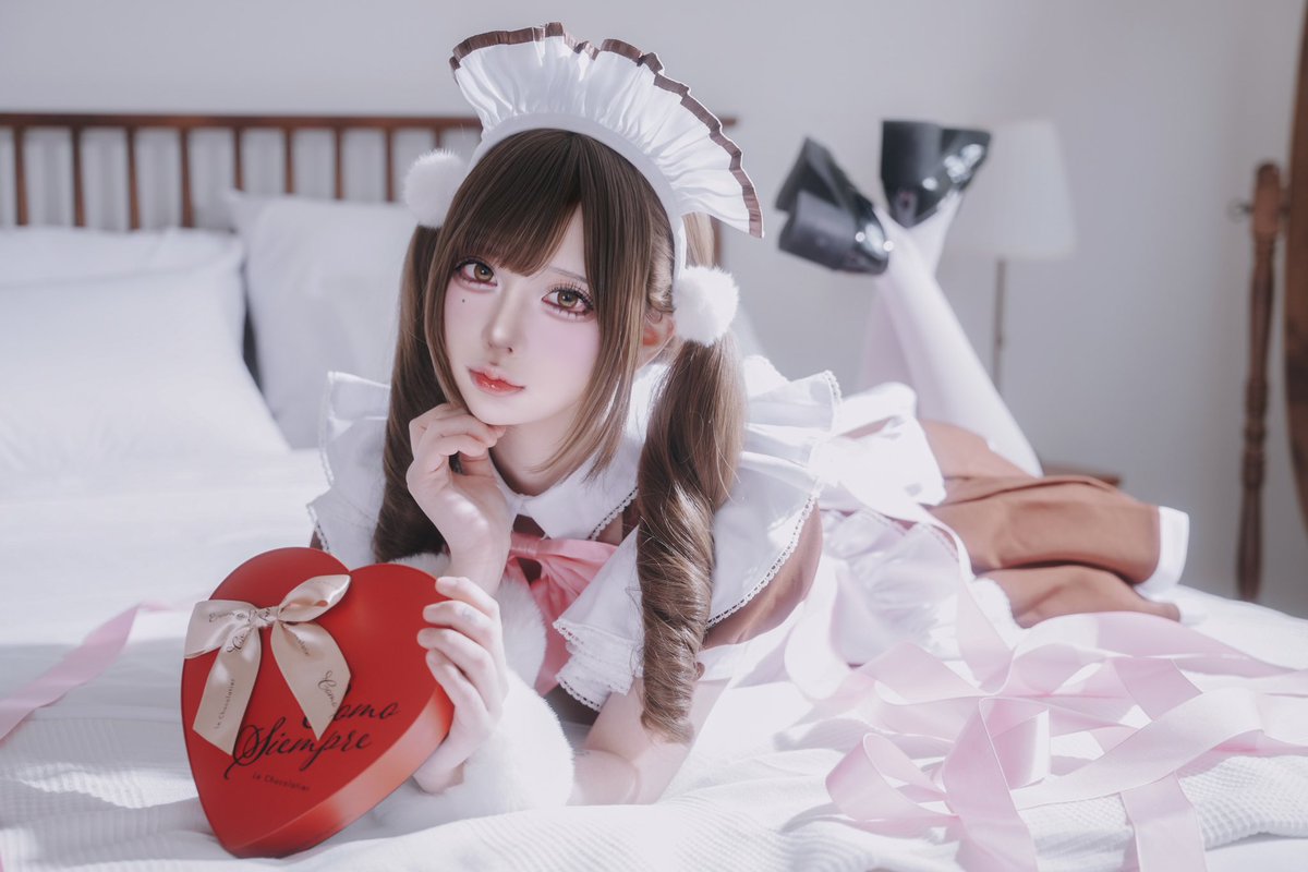 ╭━━━━━━━━━━━━━━━╮
　　🍫Happy Valentine's Day!🍫
╰━━━━━━━ｖ━━━━━━━╯