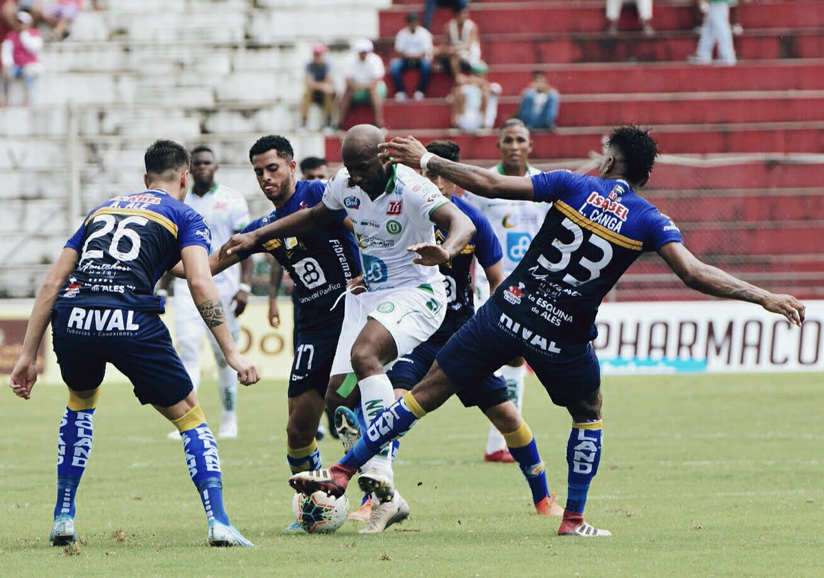 𝐏𝐚𝐭𝐞𝐫𝐧𝐢𝐝𝐚𝐝 𝐦𝐚𝐫𝐜𝐚𝐝𝐚 𝐝𝐞 #𝐋𝐃𝐔𝐏 🇳🇬 sobre Delfín en partidos oficiales:

58 jugados

21 𝗚𝗔𝗡𝗔𝗗𝗢𝗦 
22 empates
15 derrotas

6 clásicos por delante son los que la Ⓤ lleva sobre su eterno rival.