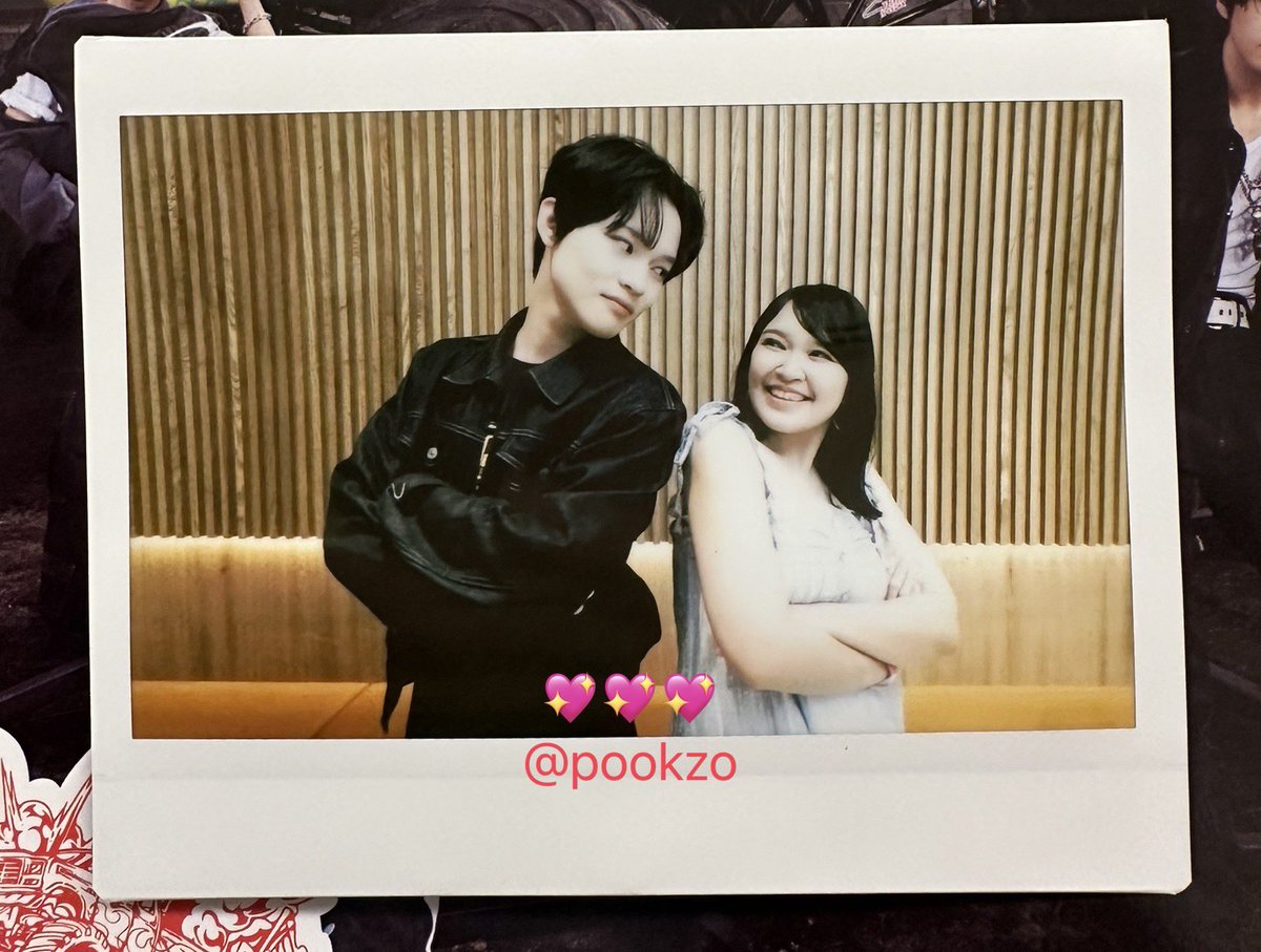 13.02.2026 บอกน้องเล่อว่า พรุ่งนี้เป็นวัน Valentine’s Day อยากถ่ายรูปฟีลแฟนได้ป่าว น้องเล่อบอก จัดมา Which pose? 🩵✨ #CHENLE #ShopeexNCTDREAMEvent