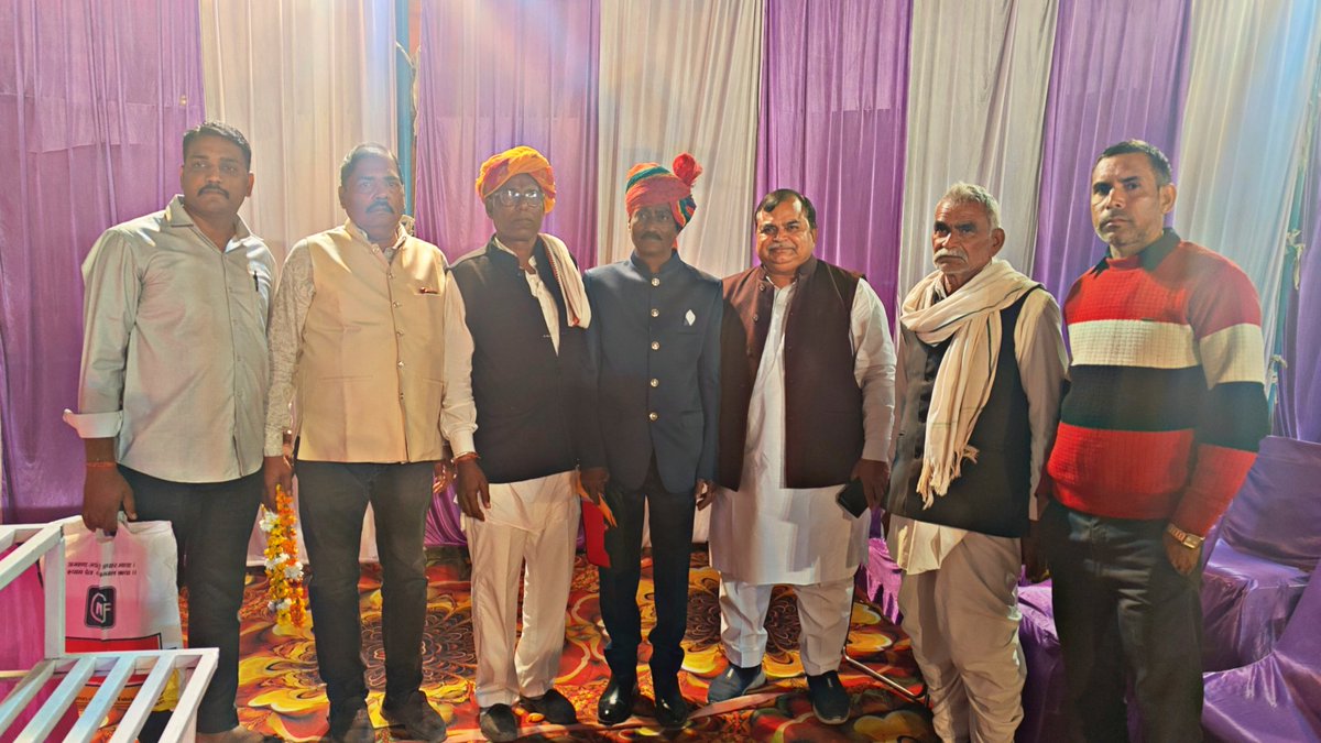 चित्तौड़ रोड पावर हाउस स्थित पार्वतीपुरम कॉलोनी में बृजमोहन पांचाल जी के सुपुत्र दीपक एवं सुपुत्री मोनिका के आशीर्वाद समारोह में उपस्थित होकर नवदंपत्ति को शुभकामनाएँ दीं।
ईश्वर से उनके सुखद, समृद्ध एवं मंगलमय दांपत्य जीवन की कामना।
#आशीर्वाद_समारोह