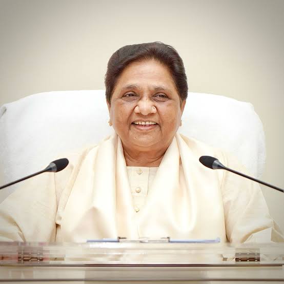 आज सुबह से मायावती के बंगले को लेकर चर्चा हो रही है दैनिक भास्कर की खबर के अनुसार मायावती को टाइप 8 बंगला दिया गया है जो की एपीजे अब्दुल कलम रोड पर स्थित है 

आपको बता दून सोनिया गांधी जो की एक राज्यसभा सांसद हैं उनका 10 जनपद वाला बंगला भी टाइप 8 बंगला है

दोनों ही नेताओं को