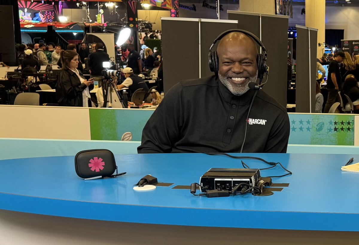 Emergent tweet media