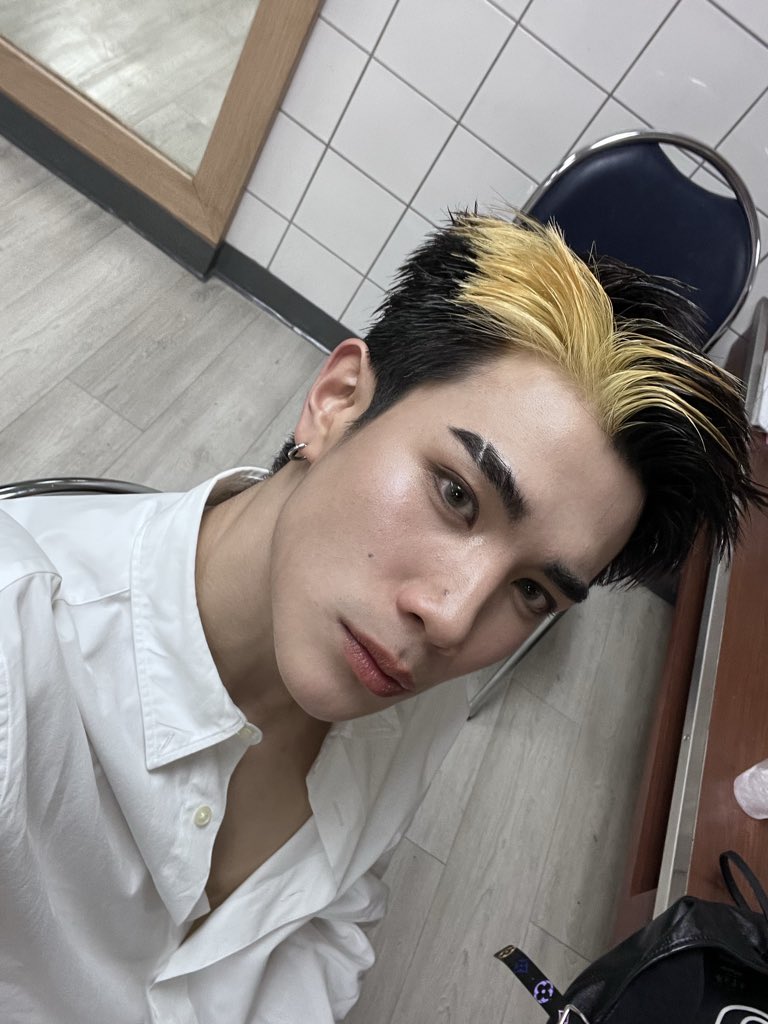 😝 #RISERCONCERTD1
เป็นเพนกวินแล้วมันผิด ตรงไหน ห้ะ!! #Fourthnattatwat