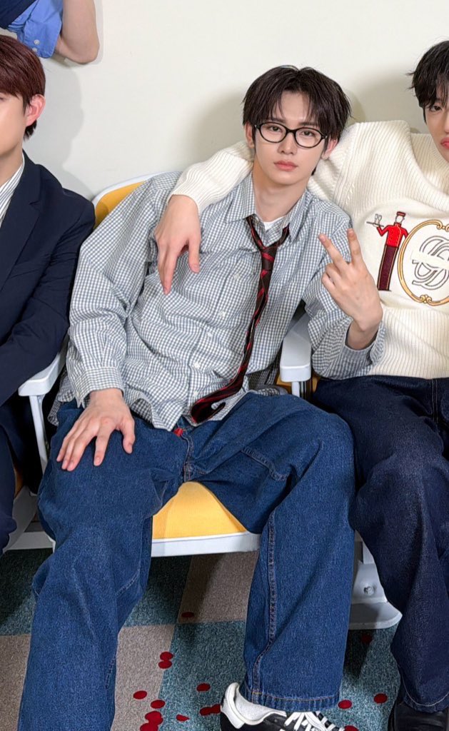 4zzever's tweet photo. 바보표정                                                     오빠표정오빠포즈 https://t.co/XE4YwglhxG