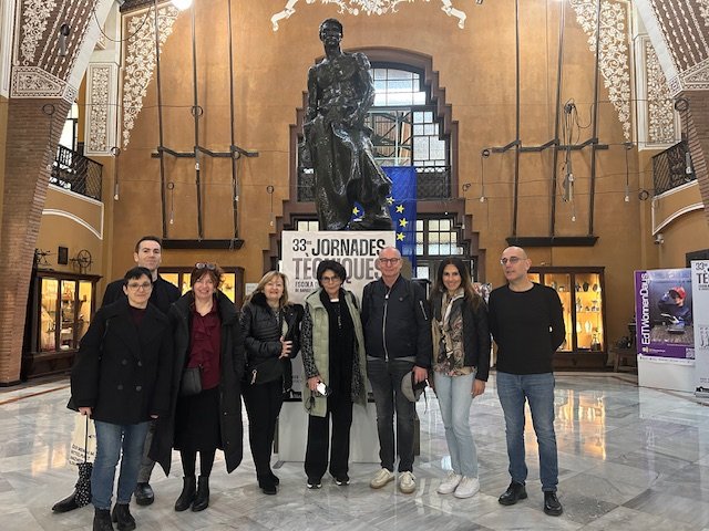 EdTbarcelona's tweet photo. Visita de professorat d’Alemanya i de Huelva a l’EdT per avançar en la proposta K220 Erasmus+ 🤝🌍
Una jornada de treball amb el Departament de Química per impulsar la cooperació europea, compartir bones pràctiques i construir projectes innovadors al servei de la FP
#ErasmusPlus https://t.co/WJIQUBZMBp