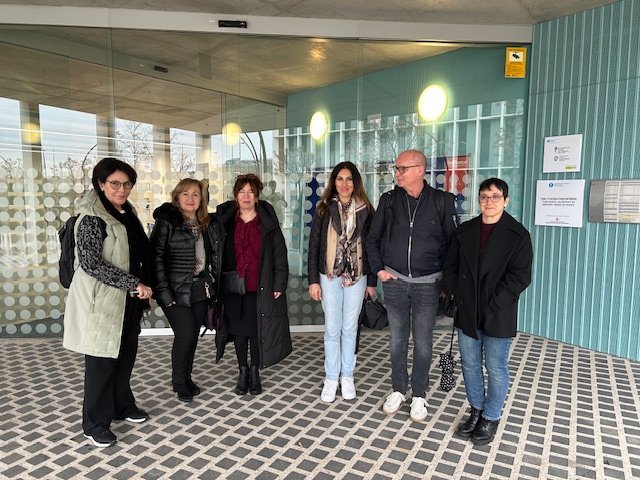 EdTbarcelona's tweet photo. Visita de professorat d’Alemanya i de Huelva a l’EdT per avançar en la proposta K220 Erasmus+ 🤝🌍
Una jornada de treball amb el Departament de Química per impulsar la cooperació europea, compartir bones pràctiques i construir projectes innovadors al servei de la FP
#ErasmusPlus https://t.co/WJIQUBZMBp