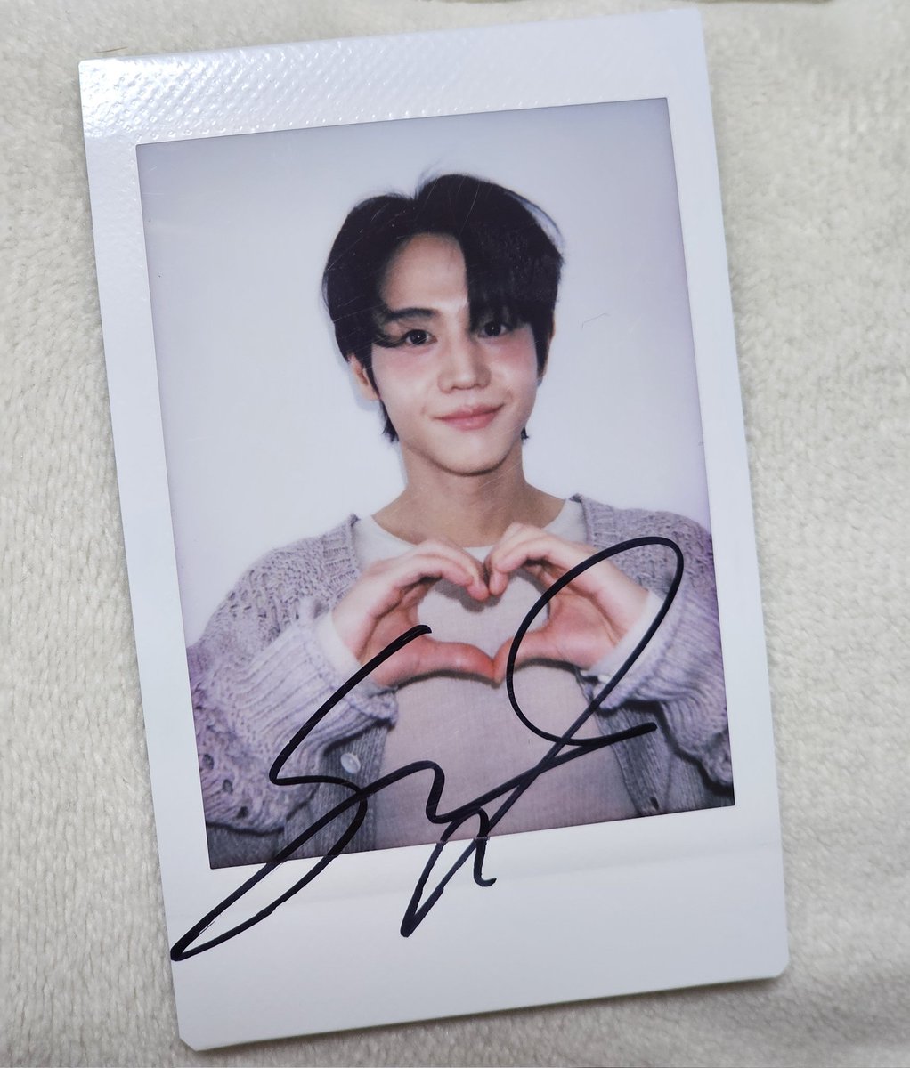young10346's tweet photo. #양요섭 #요섭
스크래치 폴라로이드 
오늘 행운을 얻어 로또도 샀답니다🍀💛 https://t.co/jVWUhO6vVK