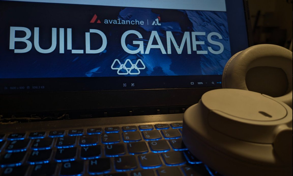 Day 3 <a href="/web3madras/">WEB3Madras</a> !

From Code to Capital.  Covered Pitching, GTM Strategy, and how to win #Retro9000 &amp; BuildGames grants.
Builders <> Founders. 

Drop 1-liner's below 👇

Huge thanks to <a href="/FredrikParker/">Freddy</a> &amp; <a href="/vamsixeth/">Vamsi</a> for making this happen. 
Shoutout to my co-host <a href="/Sai__Jadhav/">Sai Jadhav</a>