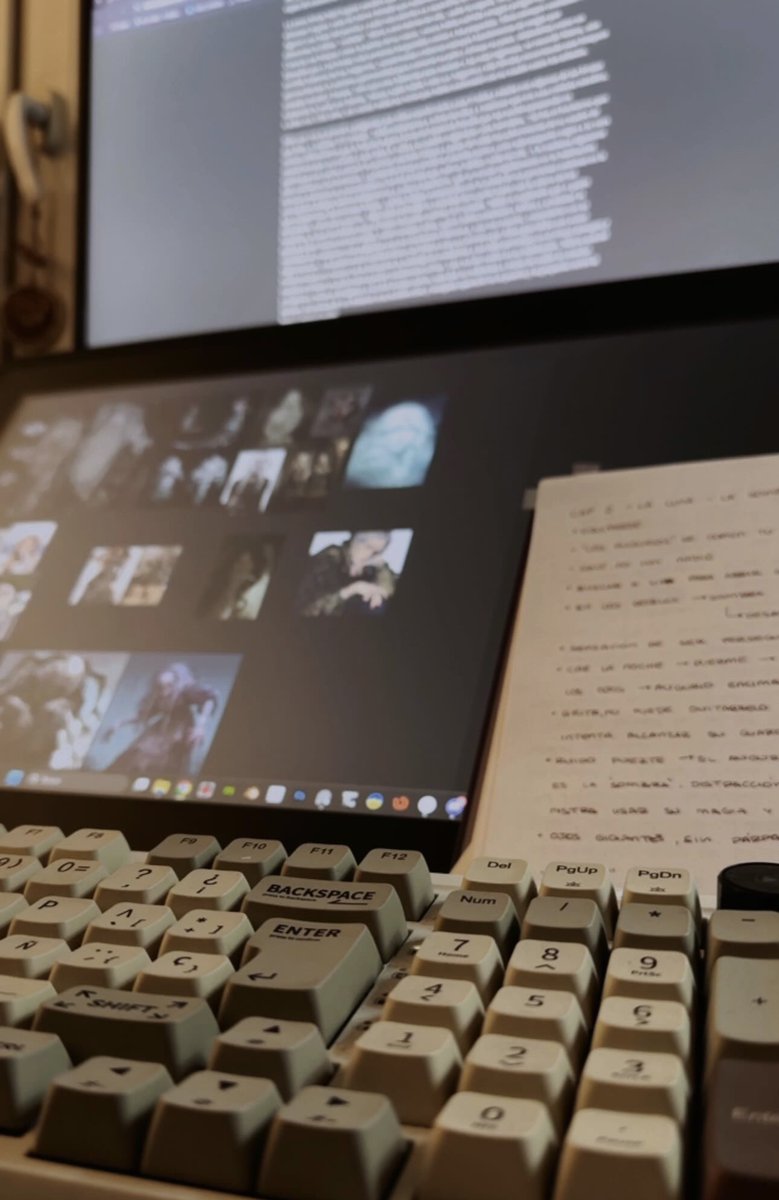 ✨Mis soles, este finde voy a desconectar de Twitter y descansar un poquito✨

A parte de artista en Crisol me gusta pintar, leer 📖y encima estoy en un proyecto donde escribo! ✒️

Suelo compartir esto más por IG así que si quereis venir bienvenidos sois!