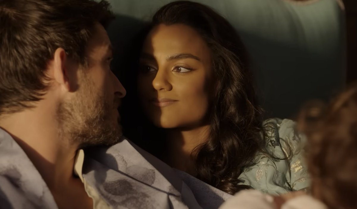 New look at Jonathan Bailey and Simone Ashley in ‘BRIDGERTON’ Season 4.

Returns February 26 on Netflix.