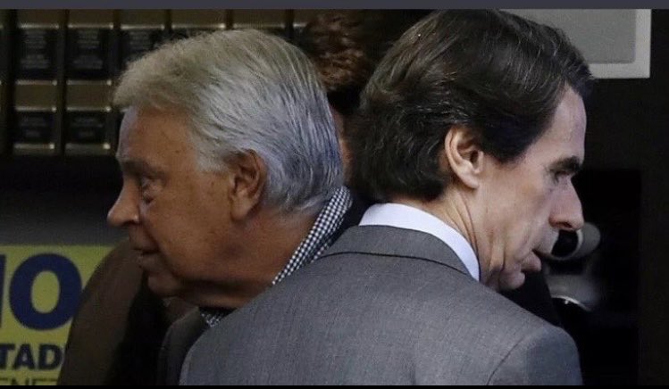 juandepca's tweet photo. Cuándo se alzará el fantasma
sobre estos convulsos tiempos.
Cuándo se alzara el fantasma…
Gobernantes sanguijuelas, 
príncipes que son escoria, 
leyes más que duras cruentas…
que venga pronto, que venga 
a iluminar con sus luces 
está época tan negra 
(P. B. Shelley) https://t.co/NChGj1xQJV