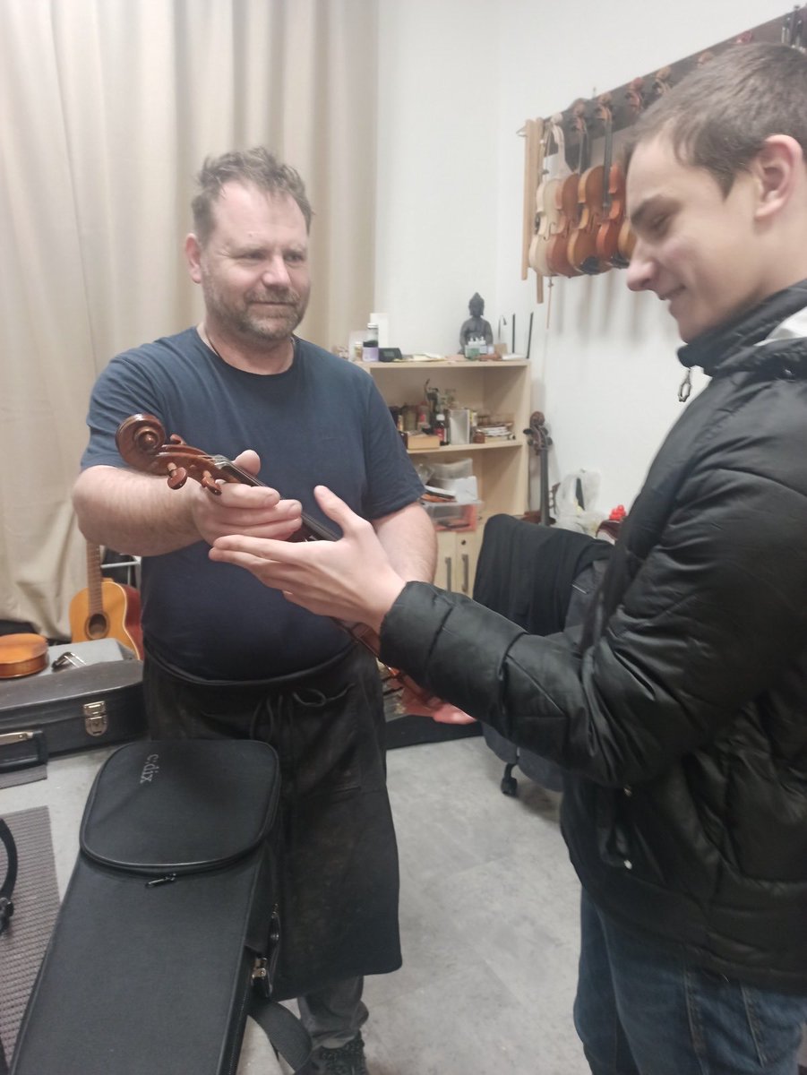 "Vážený Patrone dětí, vážení dárci, z celého srdce Vám děkuji za Vaši pomoc a podporu při zakoupení houslí a financování studia mého syna Veniamina. Tento dar je pro nás nesmírně cenný.  Celou zpětnou vazbu najdete na našich sociálních sítích: Ig a fb patrondeti.cz.