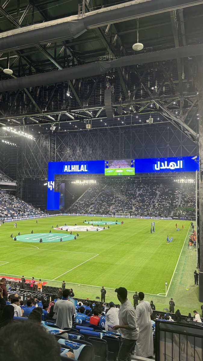 الملعب عليه حقوق ولا مسموح نصور اننا حاضرين؟