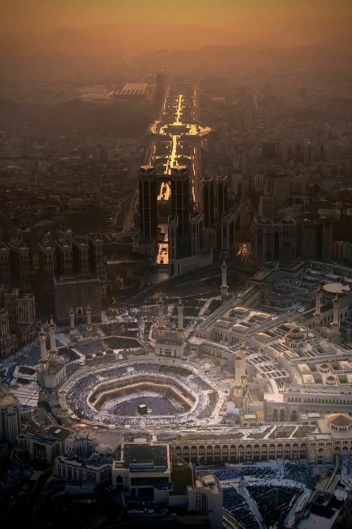 Beautiful sunset moments at the Makkah🕋
