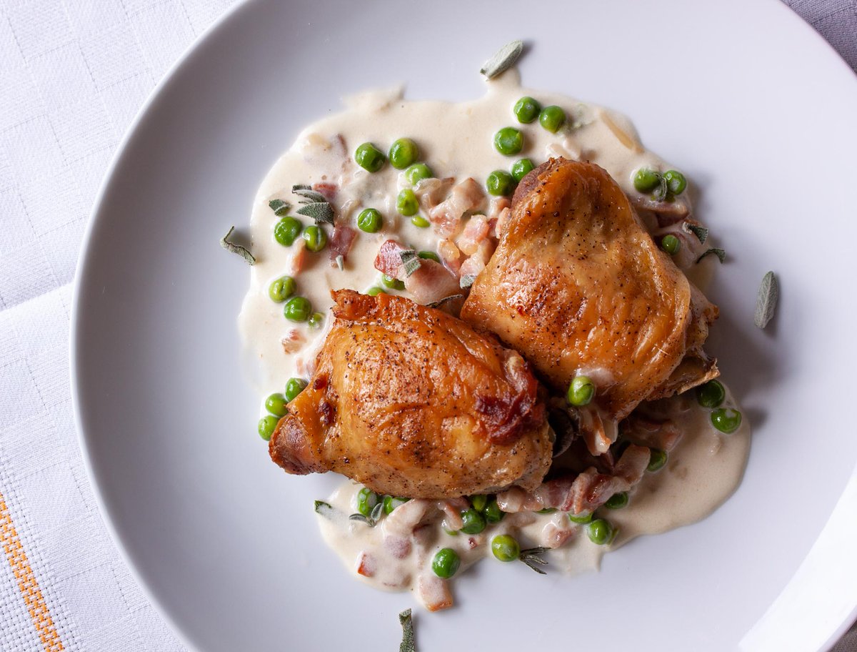 Chicken With Peas, Sage and Bacon 
Savory and rich in flavor from the bacon and cream. Add a hint of sweetness to it with the peas. Brought all together with the white wine.
giangiskitchen.com/chicken-peas-s…  #chicken #bacon