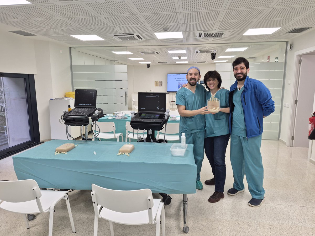 simclinicbcn's tweet photo. ✨ Primer taller de vías venosas centrales y catéteres arteriales para los R1 de Anestesiología. 
Gracias al Dr. Jorge Aliaga por su implicación y dedicación. Le deseamos lo mejor en su nueva etapa. 
🙌 ¡Gracias, Jorge! 

#SimClínic #SomClinic #Formación #Residentes https://t.co/UPQaXDmvVi
