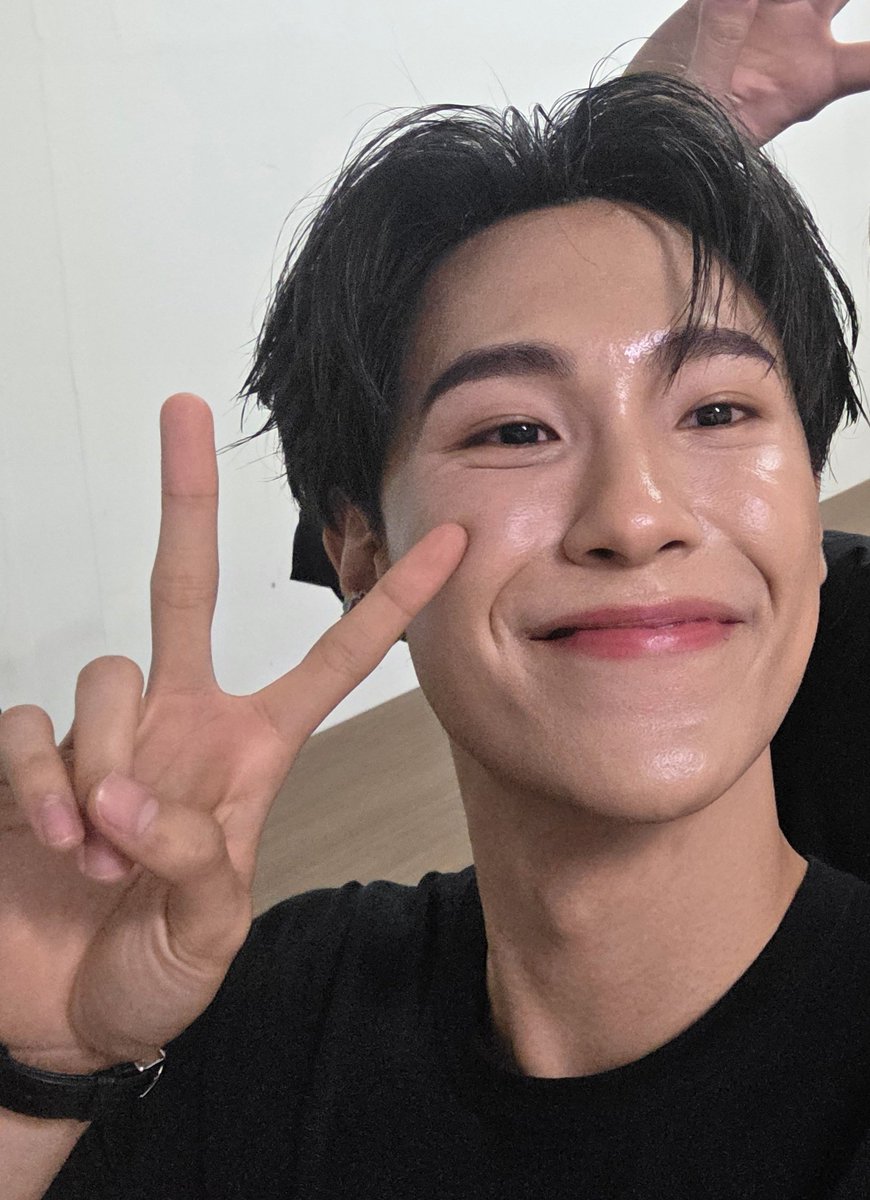 วันนี้ขอบคุณทุกคนที่มาให้กำลังใจนะครับ พรุ่งนี้เจอกันนะครับผม วันวาเลนไทน์ถ้ายังไม่มีนัดที่ไหนมาเจอจูม้าคได้นะครับ แต่งหน้าสวยๆมาด้วย armani beauty ได้คับ ❤️❤️

Armani Luminous SilkXJunior

#NewFoundationXJunior