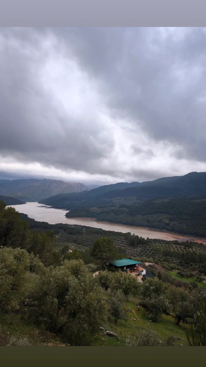 Foto de ahora mismo, pantano de El Tranco al 75% de su capacidad #lluvias #borrasca #meteo #pantanos #jaen