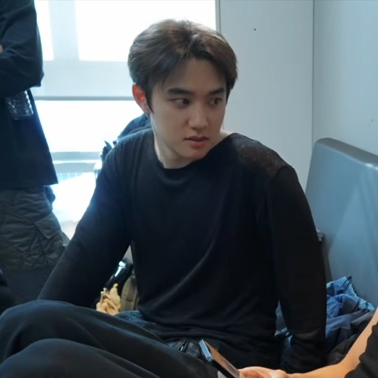 I really can't help and stop myself from having a crush on kyungsoo