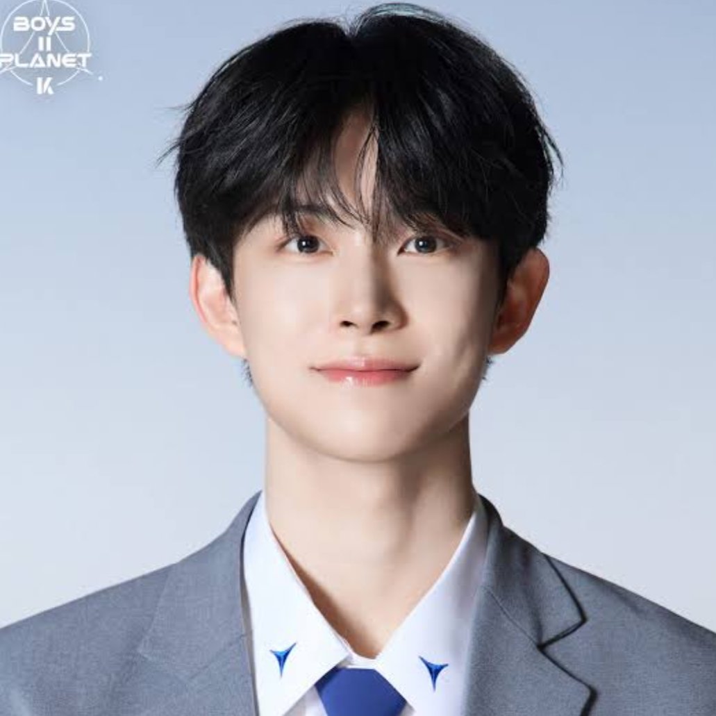 Yang gue sebel banget adalah allkpop ini pake siluet yang jelas banget itu geonwoo. Sotak diem aja lah, bentar lagi ramadhan ati2 aja sih klo didoain org puasa