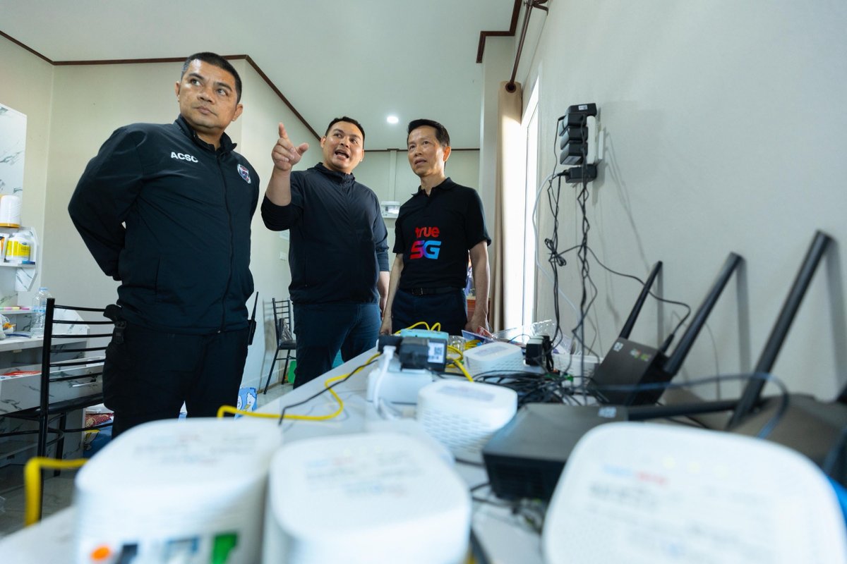 ทรูร่วมกับตำรวจ บก.ปอท. และ กสทช. บุกตรวจอาคารต้องสงสัย อ.แม่สาย ตัดอุปกรณ์ส่งเน็ตข้ามแดน เร่งขยายผลเครือข่ายปราบมิจฉาชีพเพื่อความปลอดภัยไซเบอร์ของคนไทย

ทรู คอร์ปอเรชั่น สนับสนุนปฏิบัติการร่วมกับกองบังคับการปราบปรามการกระทำความผิดเกี่ยวกับอาชญากรรมทางเทคโนโลยี (บก.ปอท.) และ