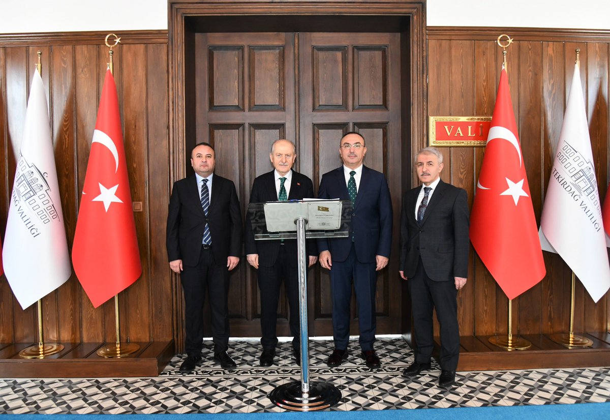 Yüzyılın Konut Projesi için ,
İlimizde bulunan Bakan yardımcımız 
Sn.Hasan Suver ,Tekirdağ Valimiz 
Sn.Recep Soytürk’ü makamında ziyaret etti.