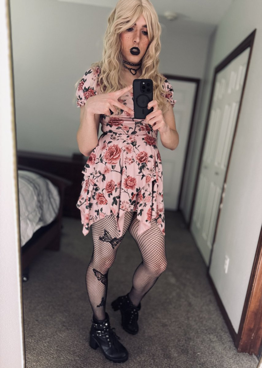 Lyfe0fSkye's tweet photo. Who says #goth girls can’t wear floral patterns? 

#trans #femboy https://t.co/pZUkGZpjCt