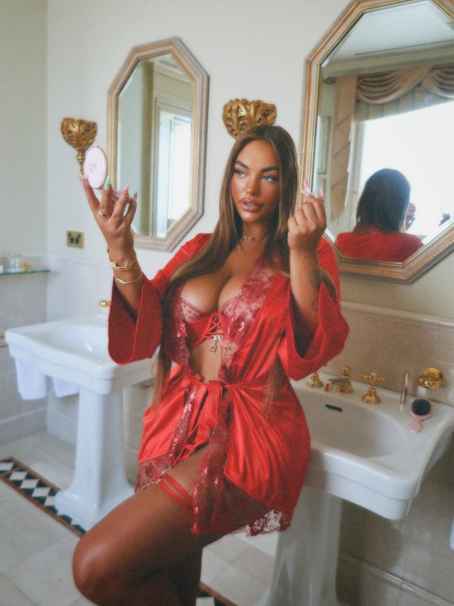 alannagoeswild's tweet image. Valentines day! What we doing? ❤️x