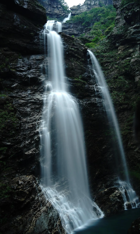 JiangLv4's tweet photo. Xu Xiake’s 2nd journey through Jiangxi took place in 1618, when he conducted a 6-day survey of Mount Lushan. He documented routes beyond the traditional eastern approach and recorded the rugged western paths for the 1st time, filling a gap in the mountain’s historical geography. https://t.co/UGOHheA3i4