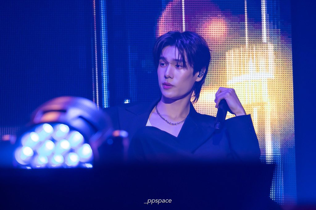 ” มองไร “

” มองคนสวย “

#RISERCONCERTD1