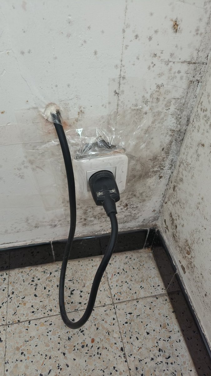 "artisan plombier chauffagiste" depuis 40 ans

Voici donc l'alimentation destinée à alimenter la clim 👇
😵‍💫